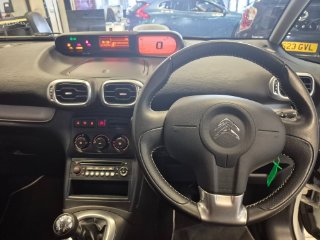 /photos/11568/a1748767-397b-a79c-f8bc-3504a4441a26_i320x240.jpg